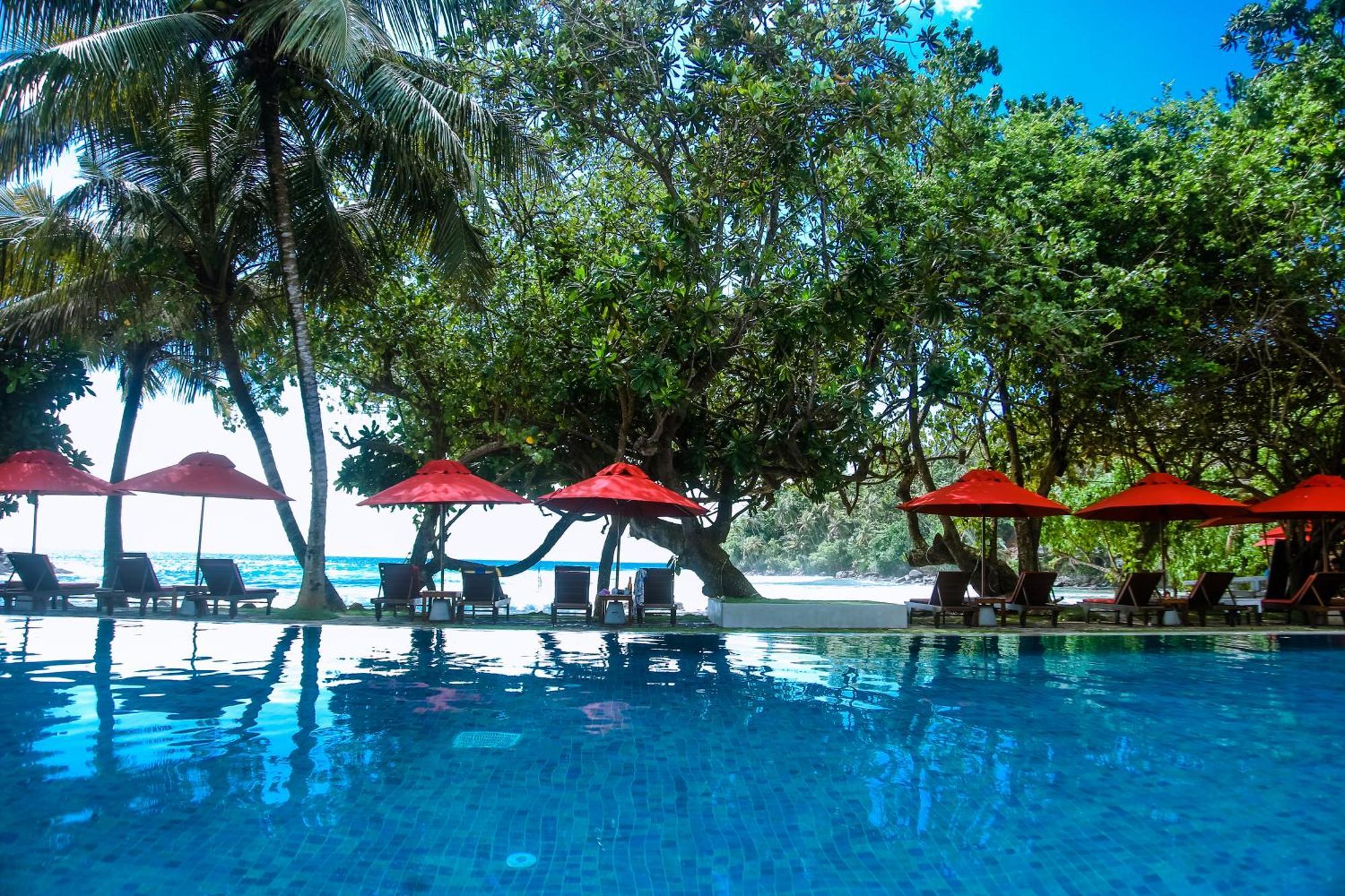 Surf Sea Breeze Hotel Mirissa Exterior photo