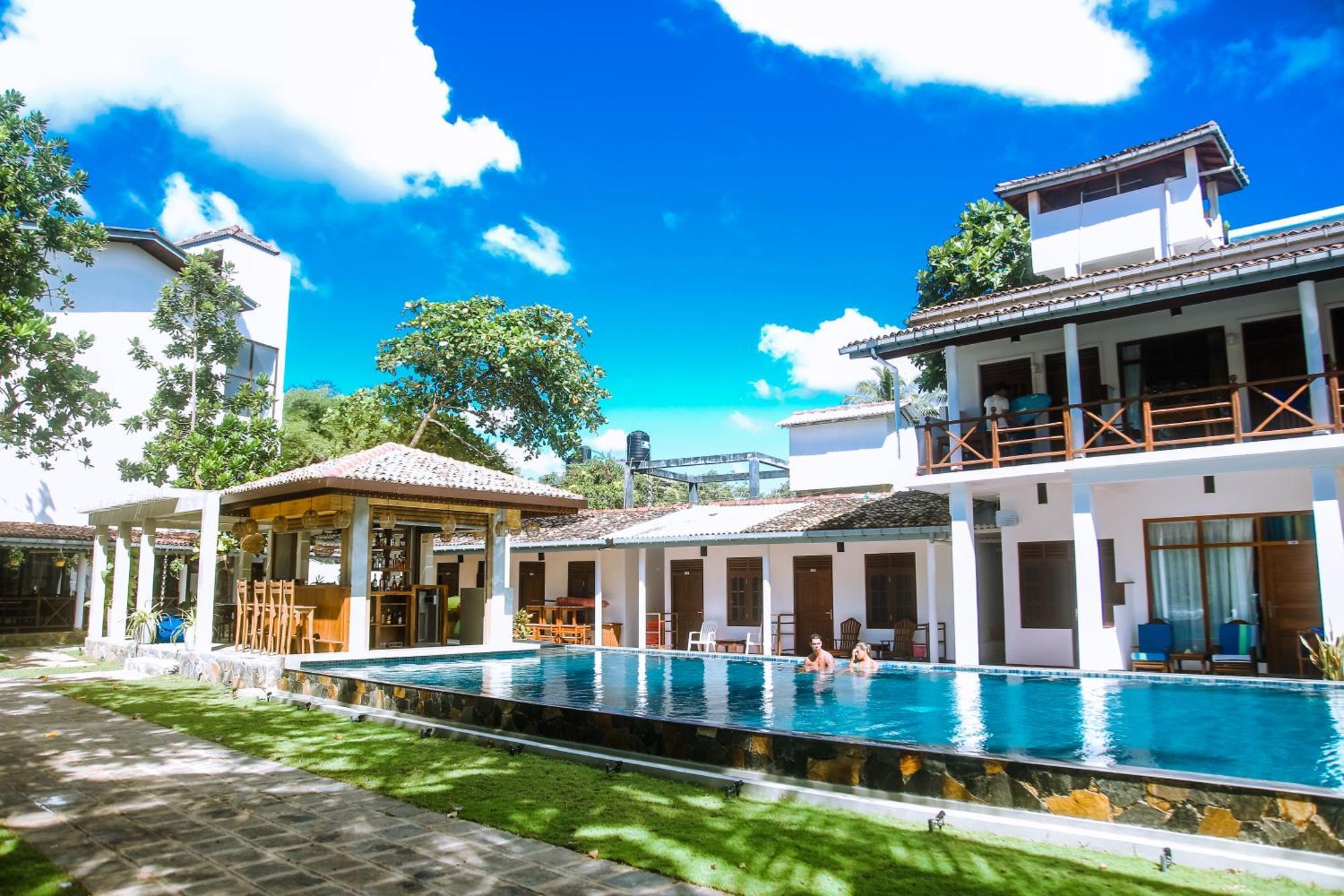 Surf Sea Breeze Hotel Mirissa Exterior photo