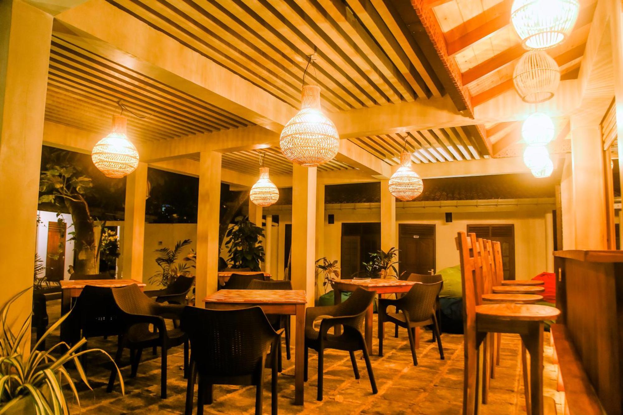 Surf Sea Breeze Hotel Mirissa Exterior photo