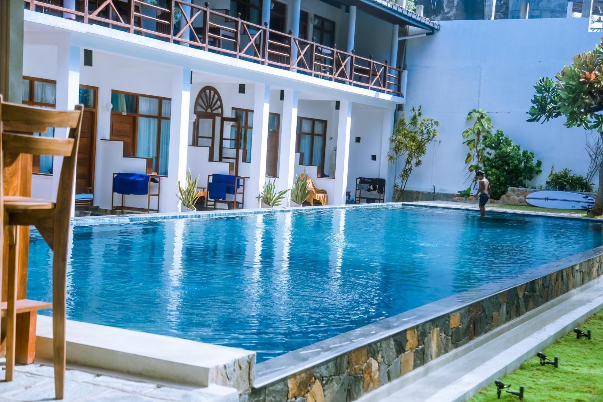 Surf Sea Breeze Hotel Mirissa Exterior photo