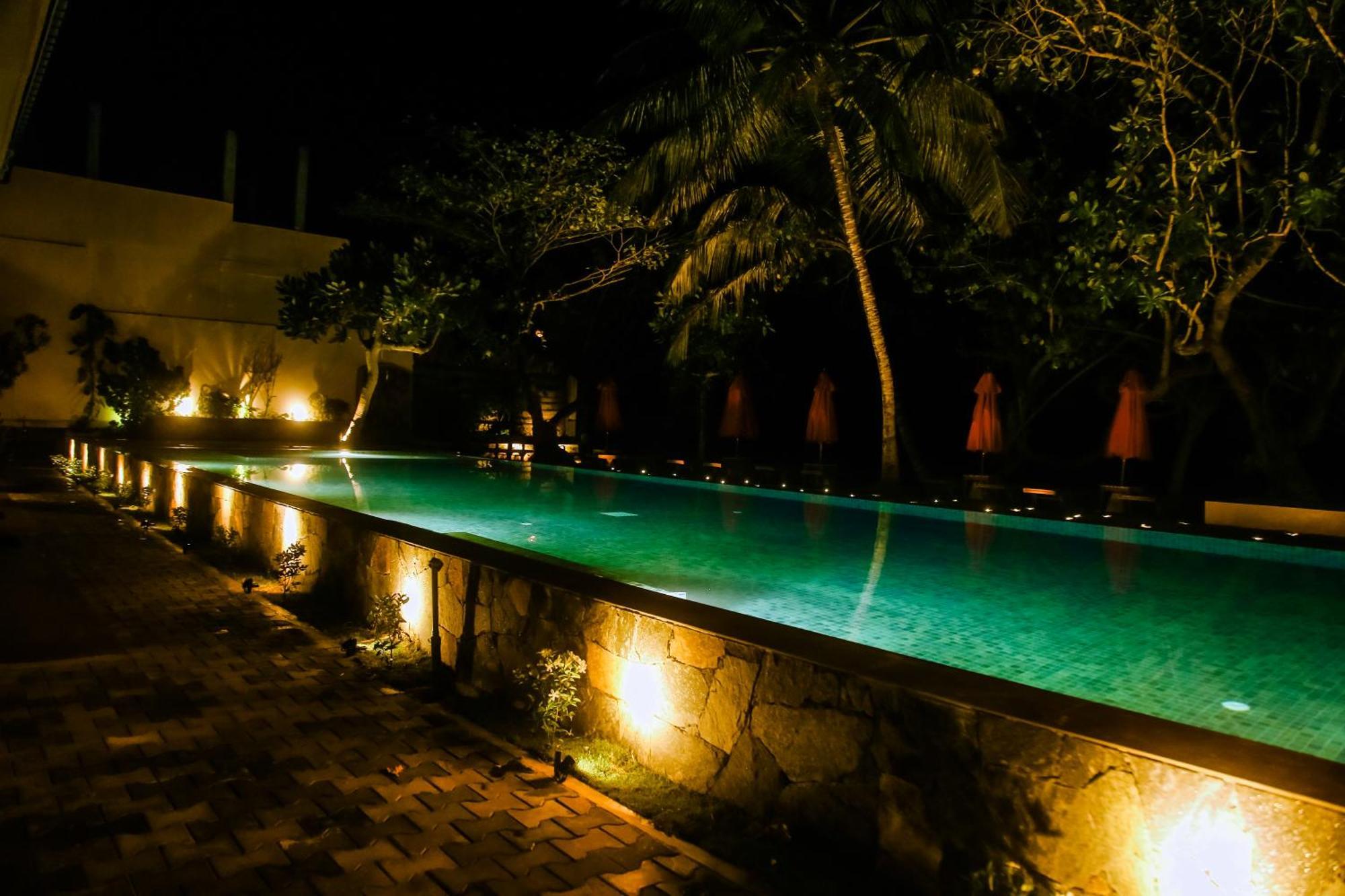 Surf Sea Breeze Hotel Mirissa Exterior photo