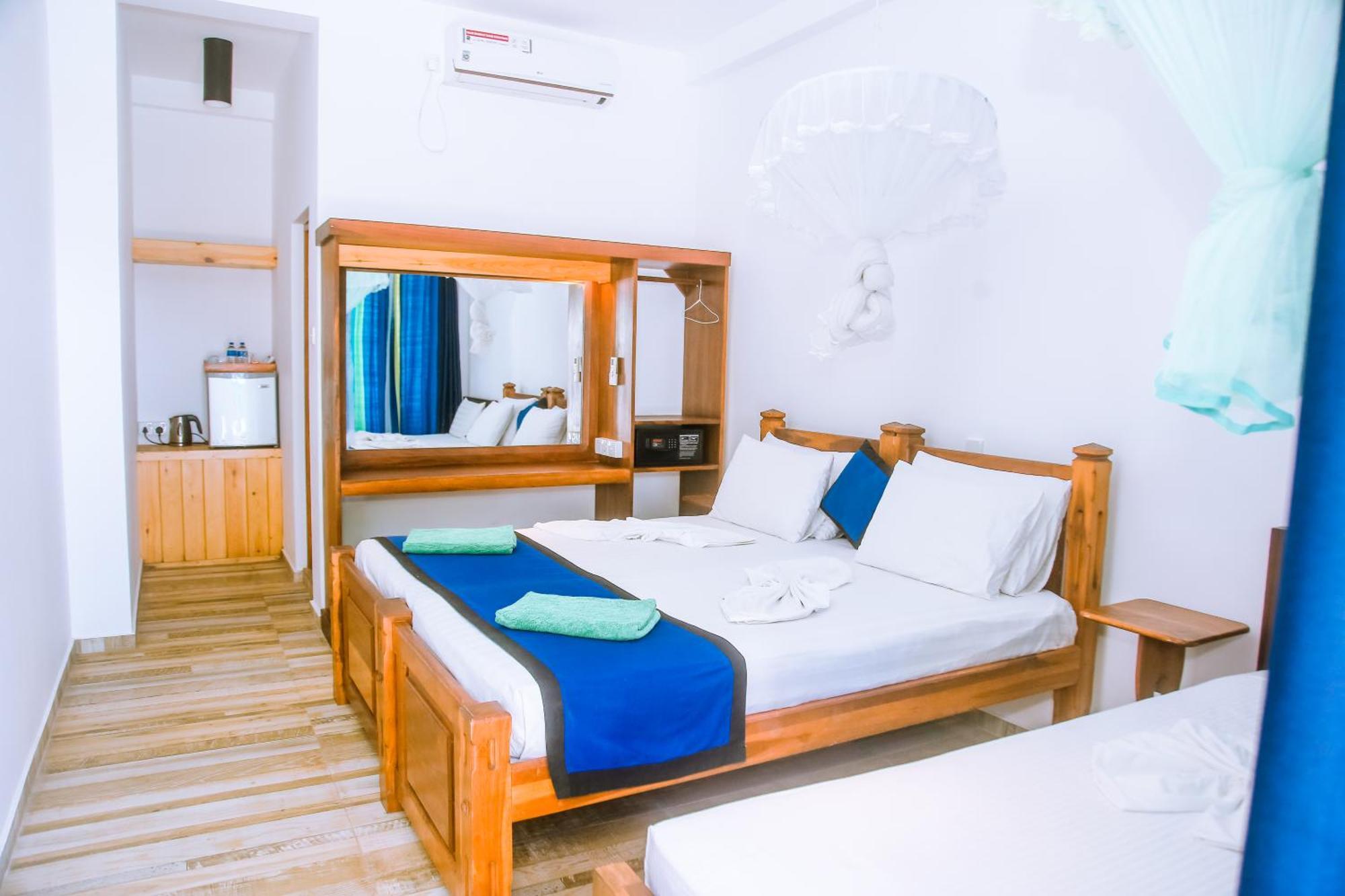 Surf Sea Breeze Hotel Mirissa Exterior photo